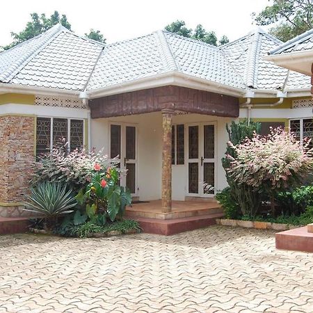 Prestige Resort Cottages Entebbe Bagian luar foto