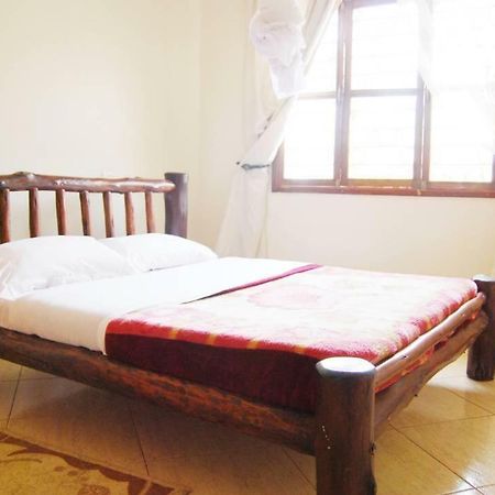 Prestige Resort Cottages Entebbe Bagian luar foto