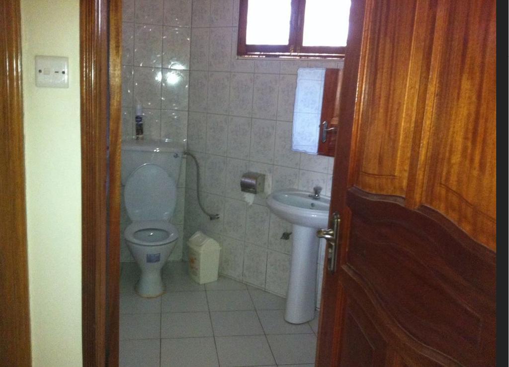 Prestige Resort Cottages Entebbe Bagian luar foto