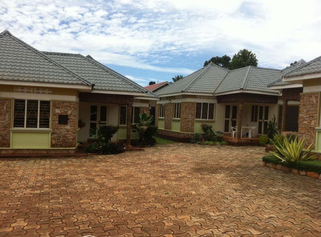 Prestige Resort Cottages Entebbe Bagian luar foto