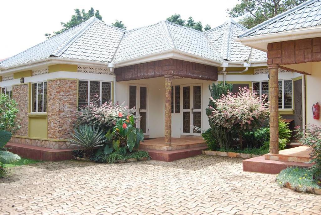 Prestige Resort Cottages Entebbe Bagian luar foto