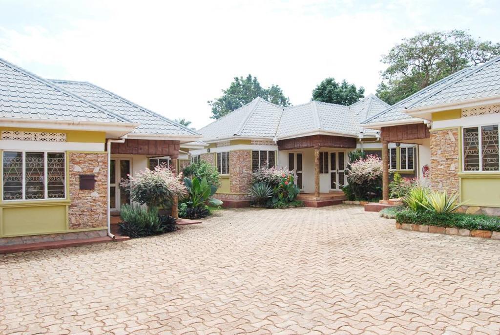 Prestige Resort Cottages Entebbe Bagian luar foto