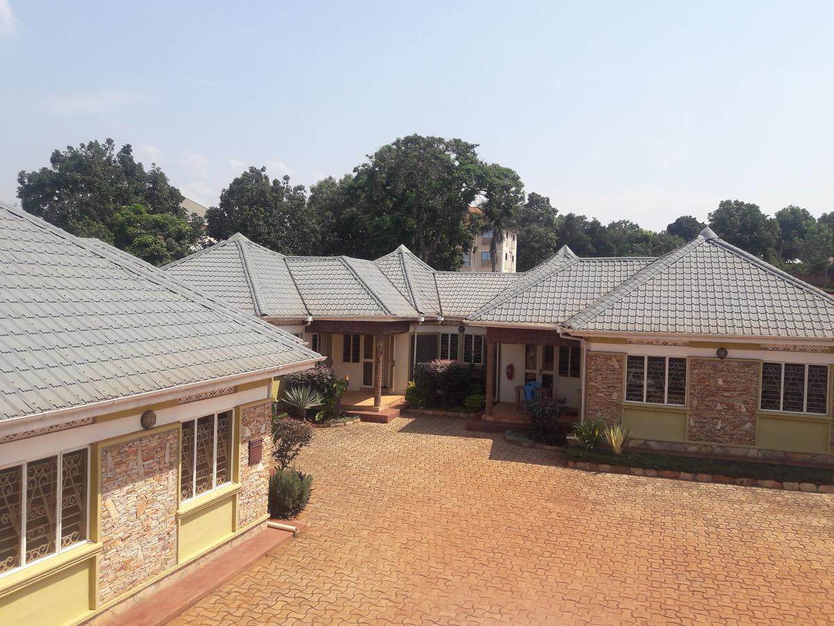 Prestige Resort Cottages Entebbe Bagian luar foto